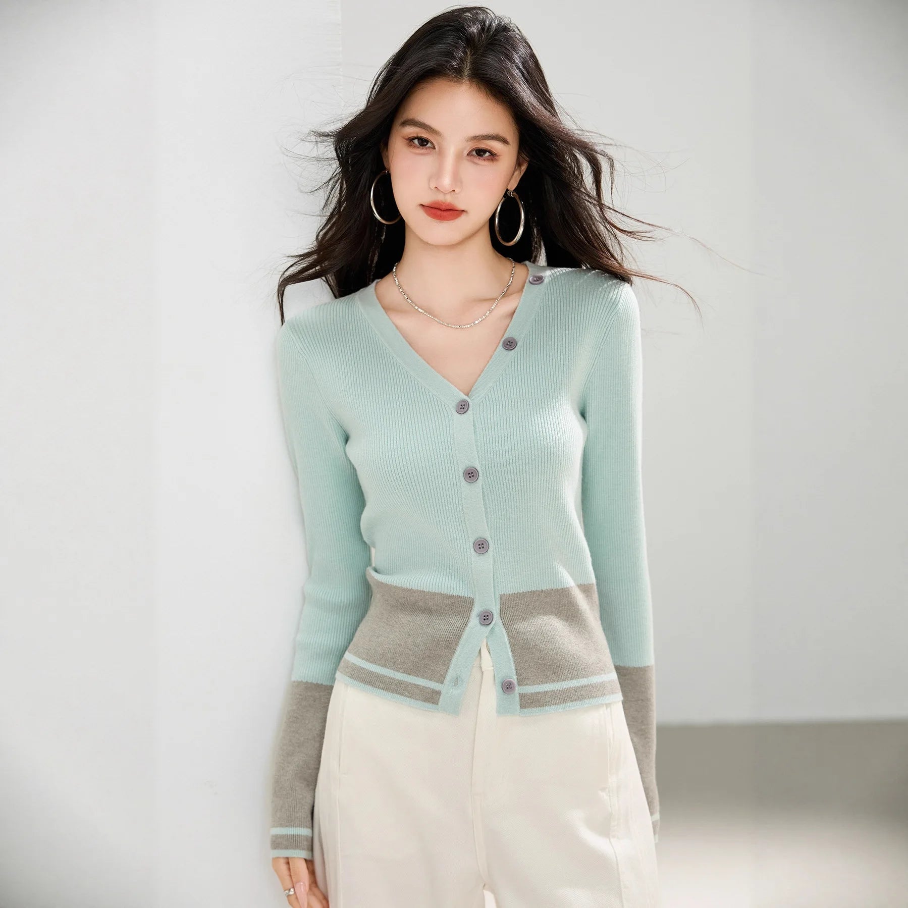 Slim Fit Knit Sweater – Minimal High - End Look - LunaKit.LTD